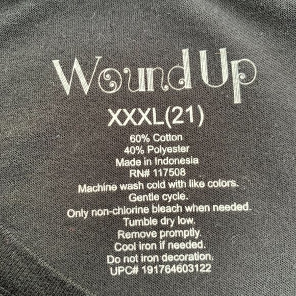 Wound Up Black T-shirt with Short Sleeves - Picture 6 of 6